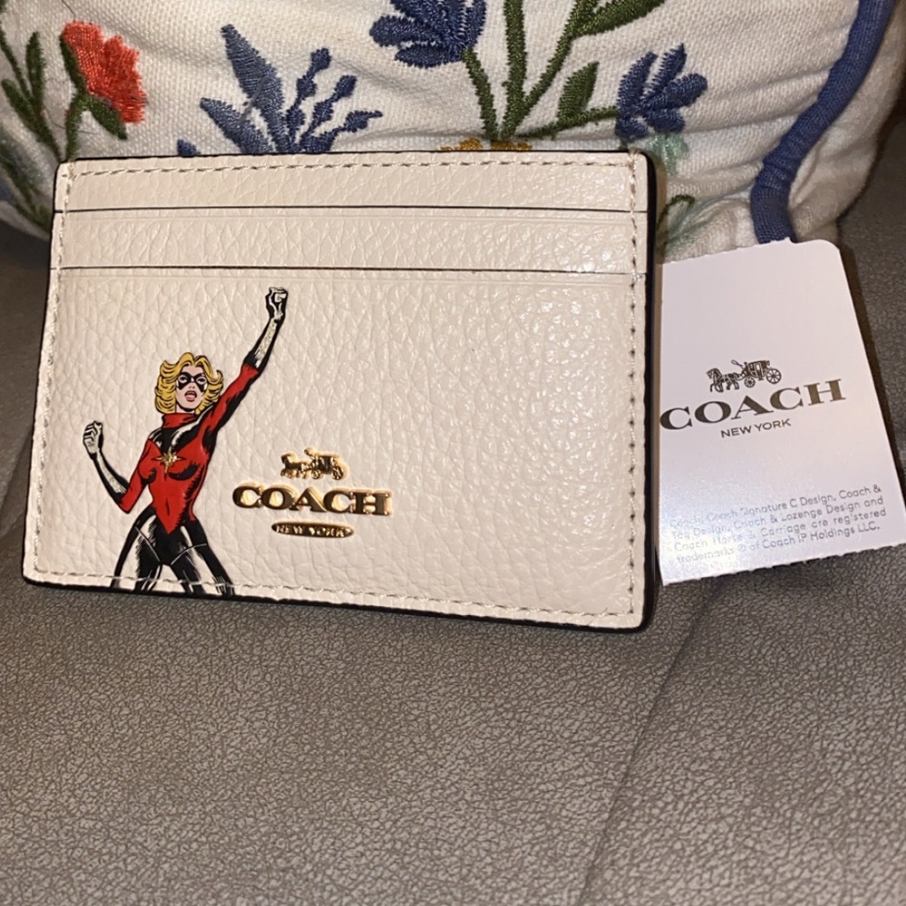Coach Captain Marvel Carol Danvers Cardholder - Picture 3 of 14
